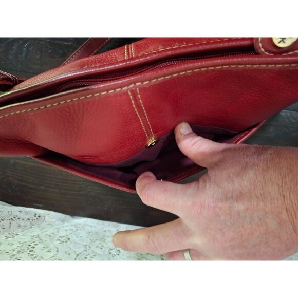 The Sak Red Leather Shoulder Purse With Adjustable Strap/Pre-Owned In Very Good - Picture 9 of 13